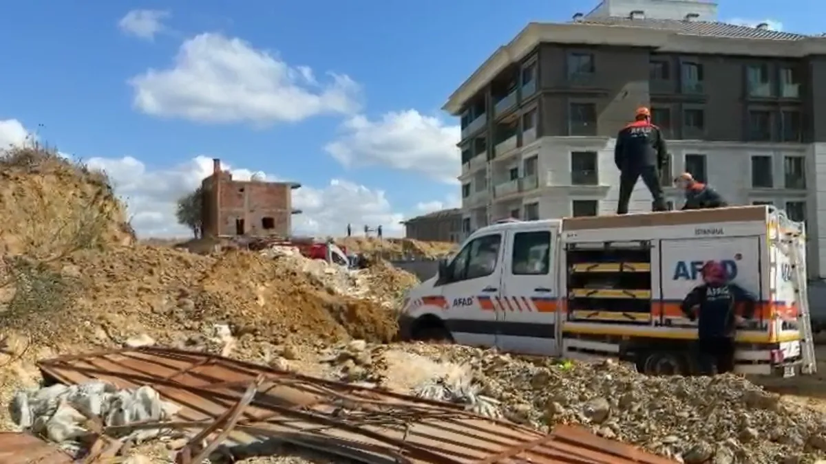 SON DAKİKA | Başakşehir'de toprak kayması: Göçük altında kalan işçiden acı haber geldi!