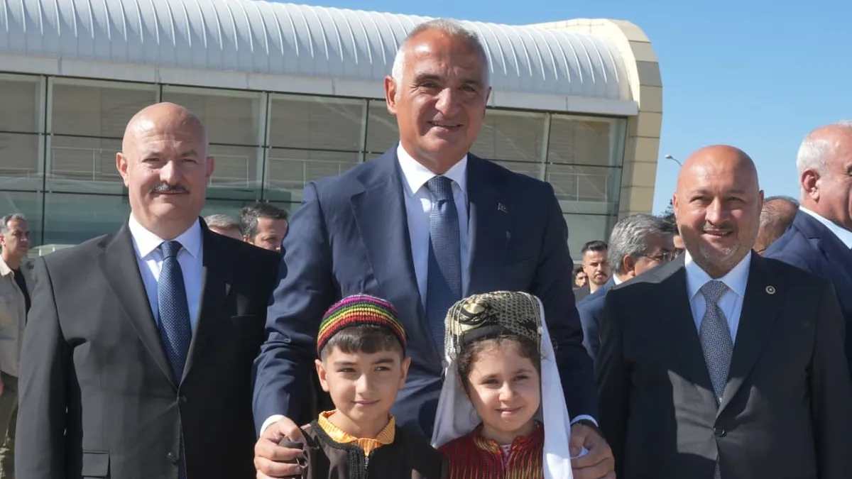 Bakan Ersoy Adıyaman’da: Depremde hasar gören cami, mescit ve türbe yeniden hayat buldu