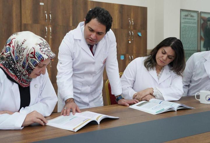 Öğretmen önlükleri böyle olacak: Artık tercih değil, zorunluluk