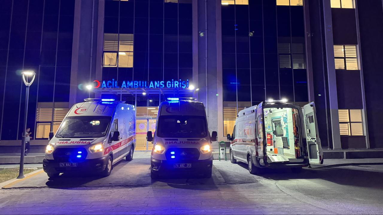 Bartın'da fındık işçilerini taşıyan tarım aracı devrildi: 8 yaralı