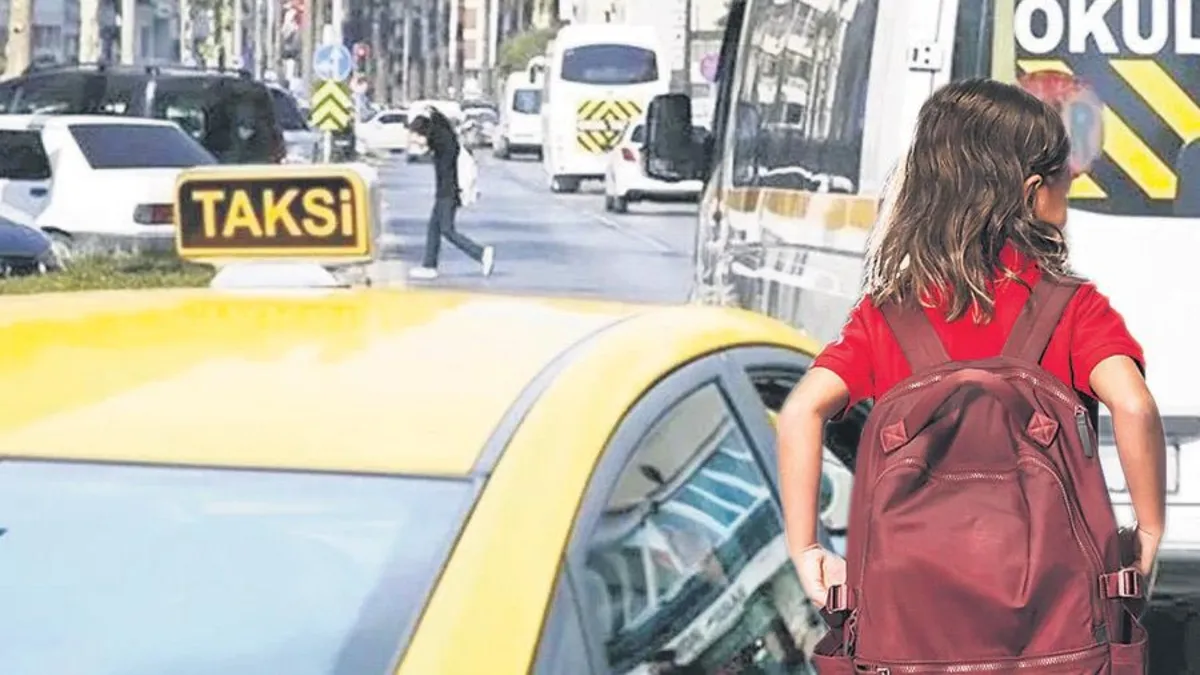 Öğrenciler servisten inip taksiye bindi