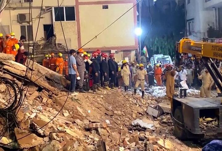 Hindistan'da öğrenci yurdu çöktü: 6 ölü