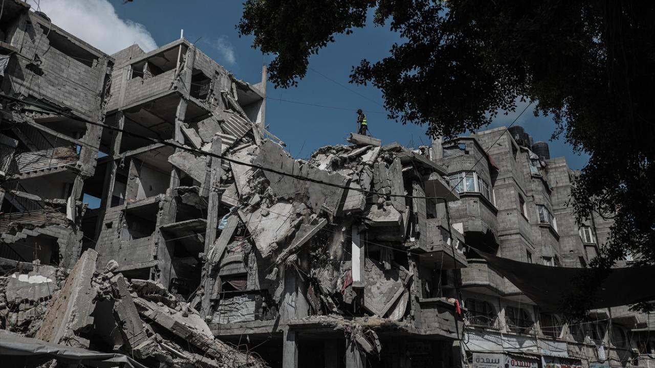 Katil İsrail'in ateşkese rağmen Gazze'ye son 24 saatte düzenlediği saldırılarda 4 kişi hayatını kaybetti