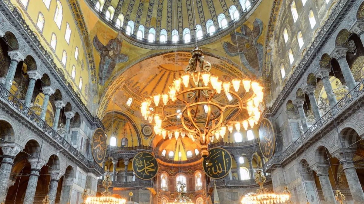 Bakan Ersoy duyurdu: Ayasofya’da yeni aşamaya geçildi! “Her adımı bilimsel hassasiyetle atıyoruz”