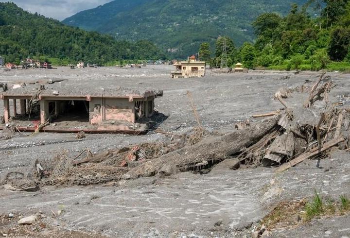 Nepal'deki sel felaketinin faturası belli oldu! Buzul çökmesi tetikledi, milyarlarca dolarlık yıkım bıraktı