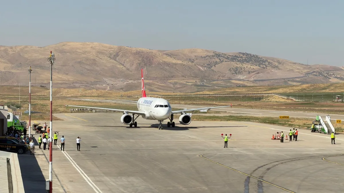 Türkiye'de o şehir yeniden gökyüzüyle buluştu: Yenilenen havalimanına ilk uçuş İstanbul'dan