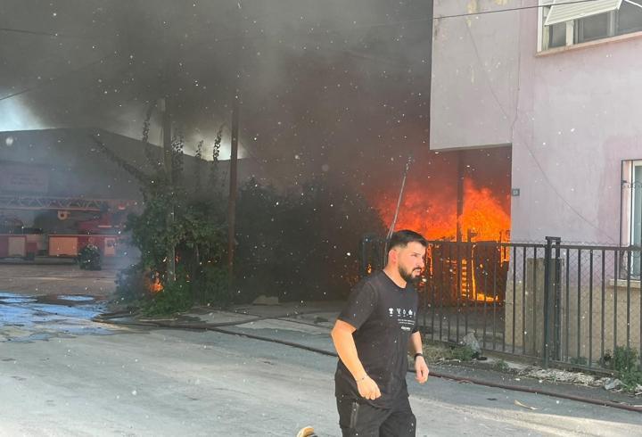 Antalya’da ev ve depo yangını