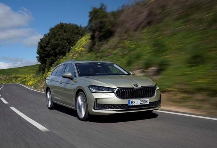 Skoda Superb 25 yıldır yollarda