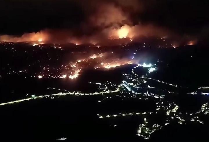 Hırvatistan'da turistik ada alevlere teslim