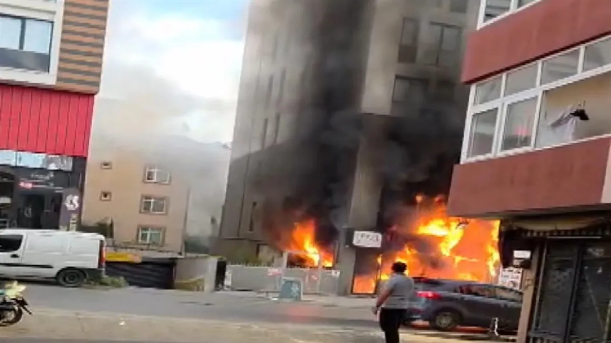 Pendik'te iş yeri yangını kontrol altına alındı
