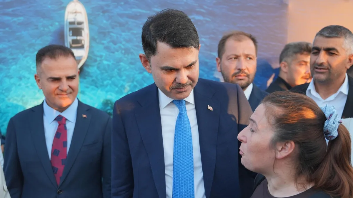 Depremzededen Bakan Kurum'a ağlatan 'Hatay' teşekkürü: O süreci bizimle yaşayan bilir