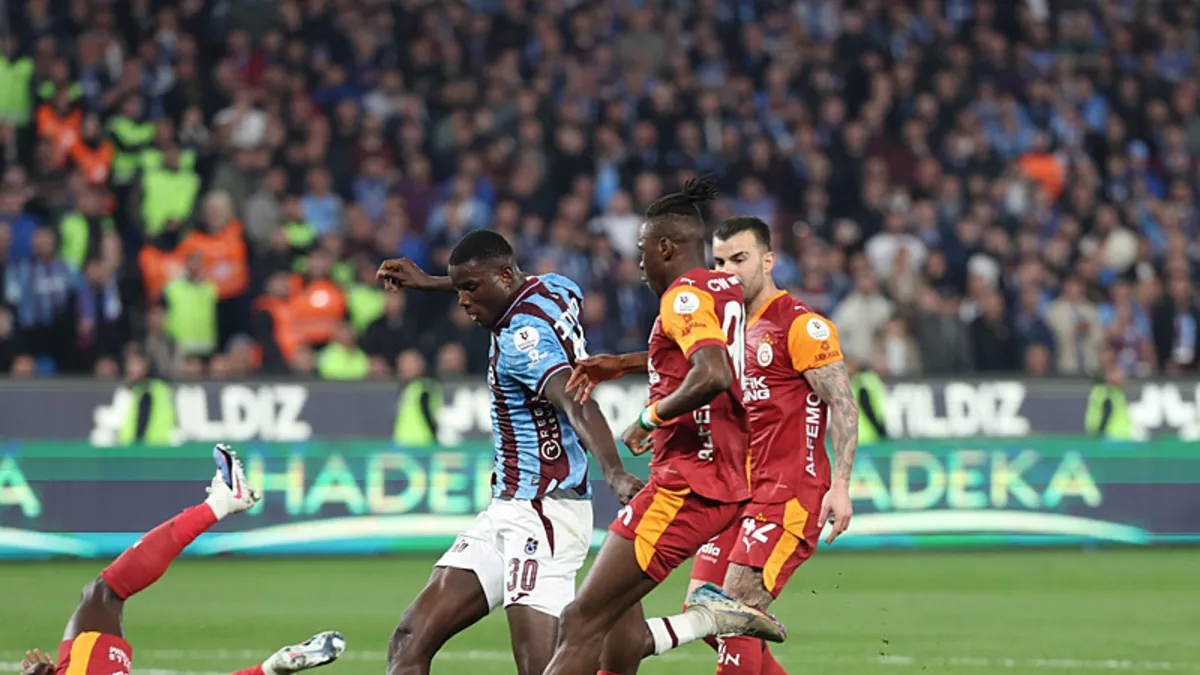 TRABZONSPOR GALATASARAY CANLI | Süper Lig'de dev maç: Trabzonspor ile Galatasaray karşılaşıyor! İlk yarı oynanıyor