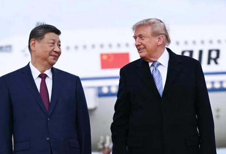 Çin Devlet Başkanı Şi, Trump’ın eski ABD Başkanı Biden’a yönelik şakasına güldü