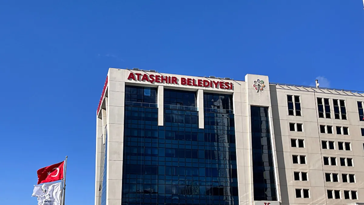 SON DAKİKA... Ataşehir Belediyesi'ne yolsuzluk operasyonu! 13 şüpheli gözaltında: Lüks mağazalardan hediye kartı döviz cinsi rüşvet