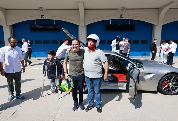Görme engelli Formula 1 tutkunu, Felipe Massa ile unutulmaz bir deneyim yaşadı