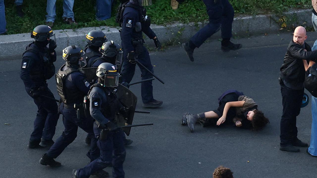 Fransa'da öğrenci protestoları ülkeyi kaosa sürükledi