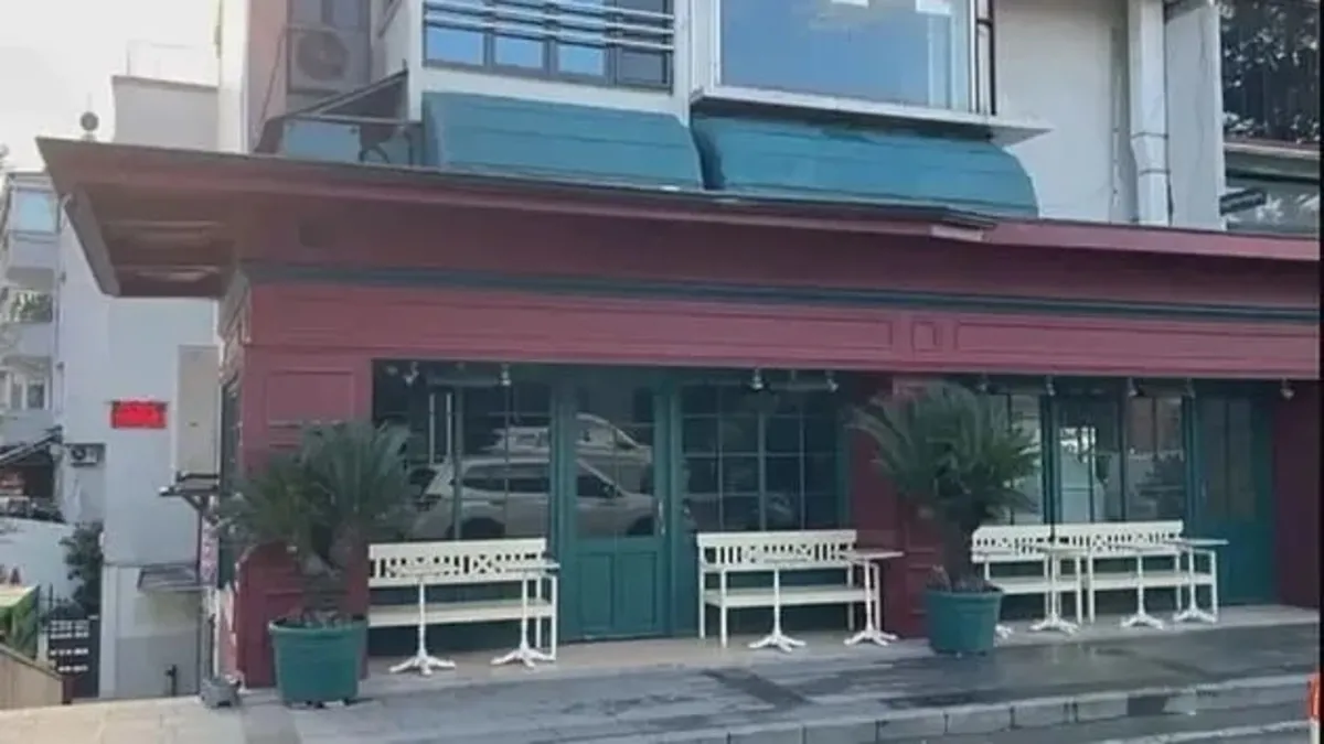 Kütüphaneyi torbacı mekânına çevirdiler