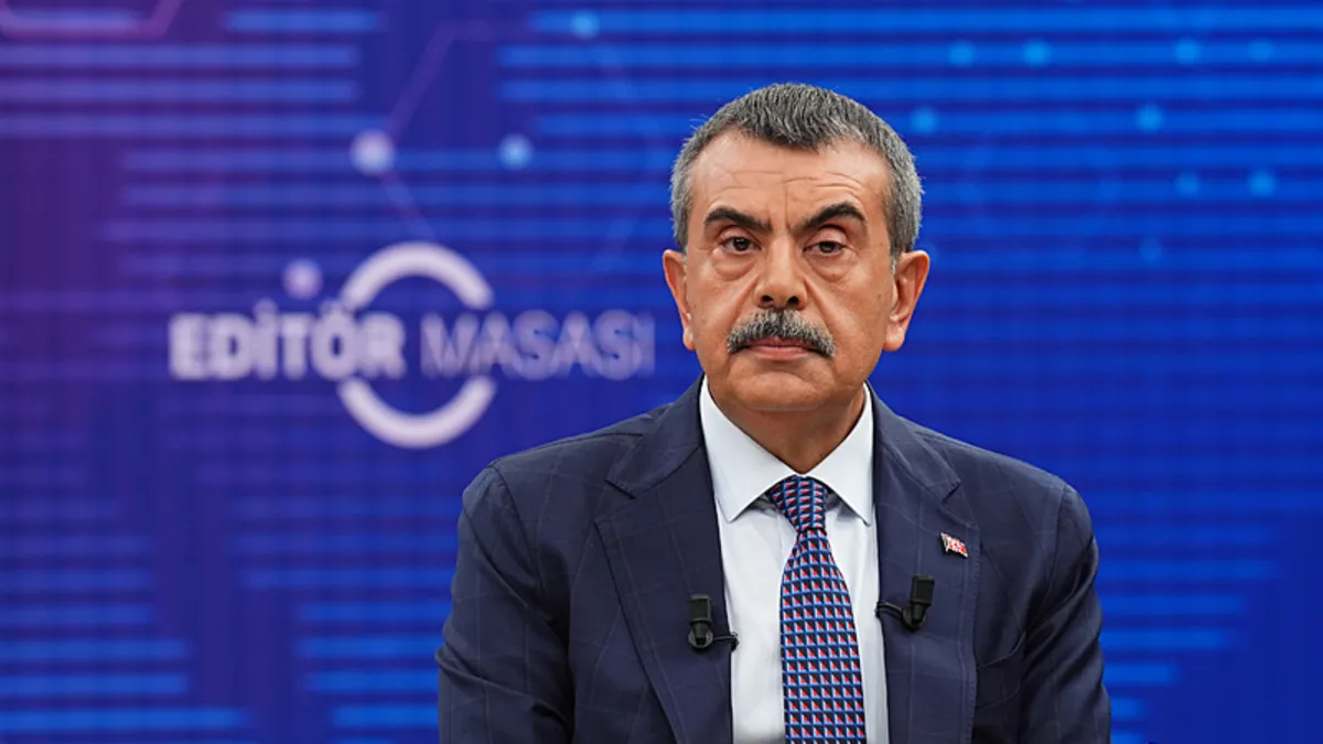 Son Dakika | Okul tedbirlerinde farklı çözüm! Bakan Tekin'den önemli mesaj: Zorunlu eğitim kısalacak mı?