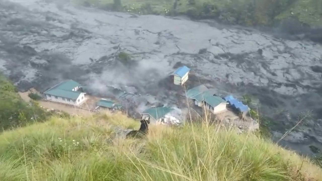 Nepal'de meydana gelen sel nedeniyle çok sayıda yerleşim yeri tahliye edildi