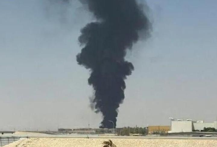 Arabistan'ın başkenti Riyad'da 3 ayrı patlama sesi