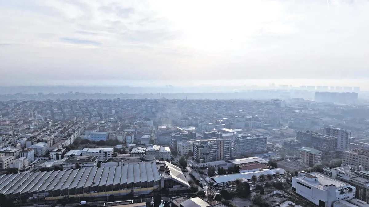 İstanbul’un üstüne gri örtü