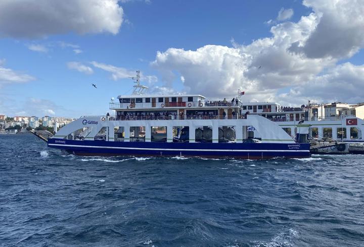 Gökçeada ve Bozcaada feribot seferlerine 'fırtına' engeli