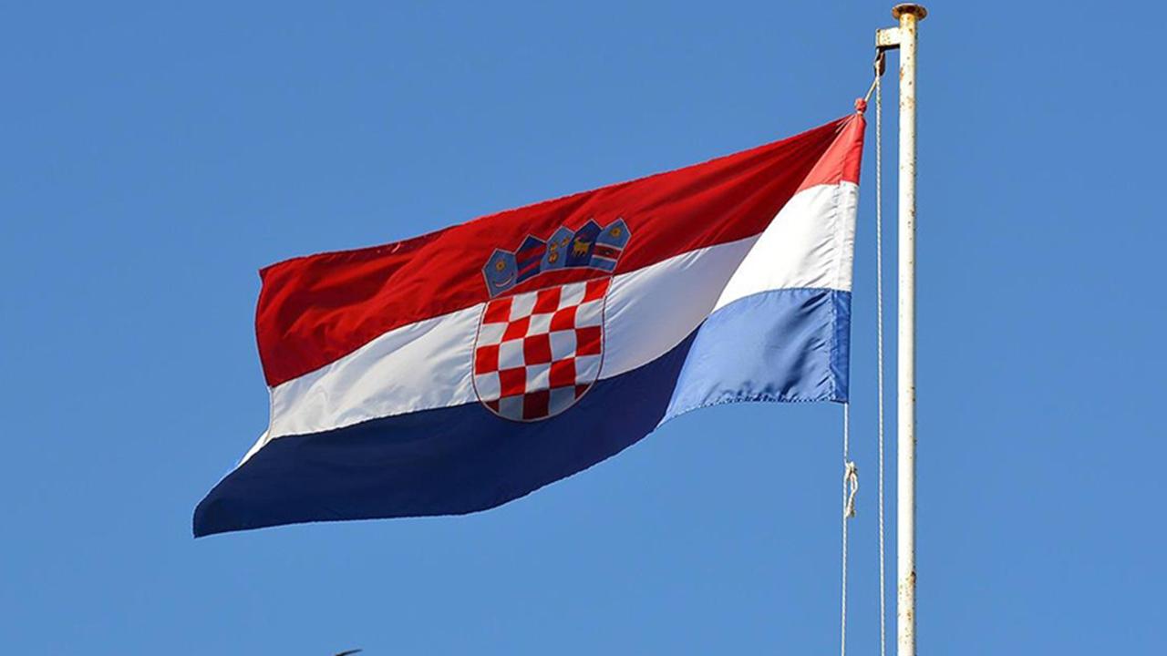 Hırvat savaş uçağı, uçak kaçırma kodu girilen Malta'ya ait yolcu uçağını hava sahasının dışına çıkardı