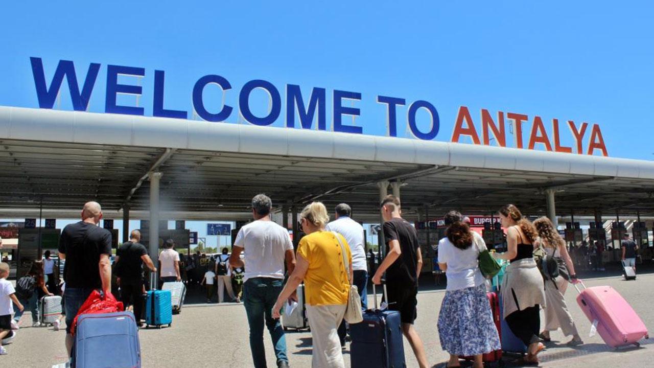 Antalya Havalimanı 9 ayda 30 milyondan fazla yolcuya hizmet verdi