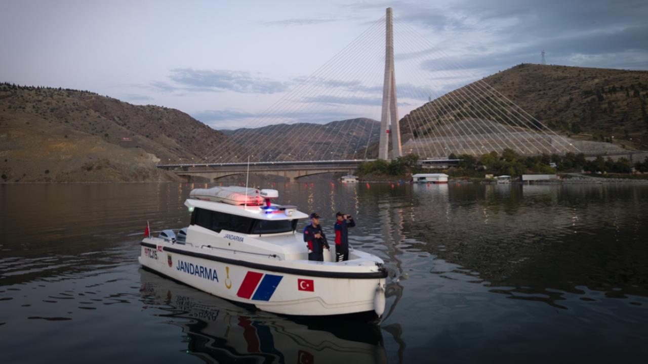 Jandarmanın yüzen karakolu görev başında