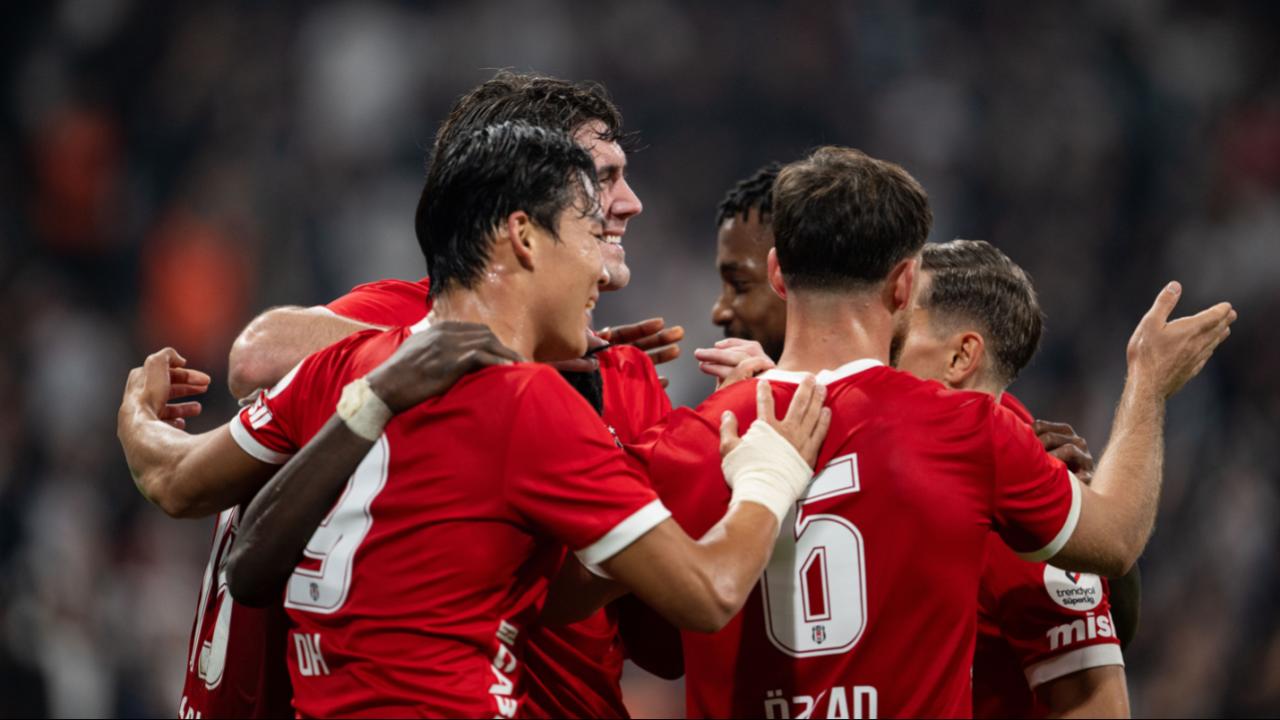 Beşiktaş, Başakşehir'i 2 golle geçti