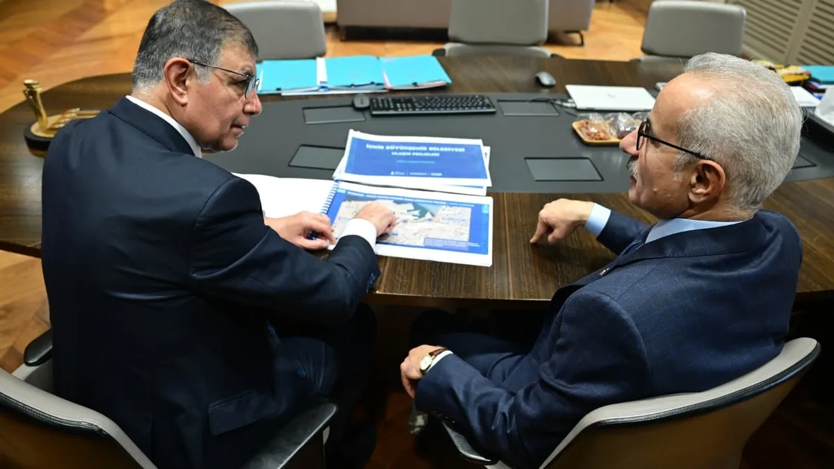 İzmir’in ulaşımı için ortak adım! Bakan Uraloğlu ve Cemil Tugay bir araya geldi